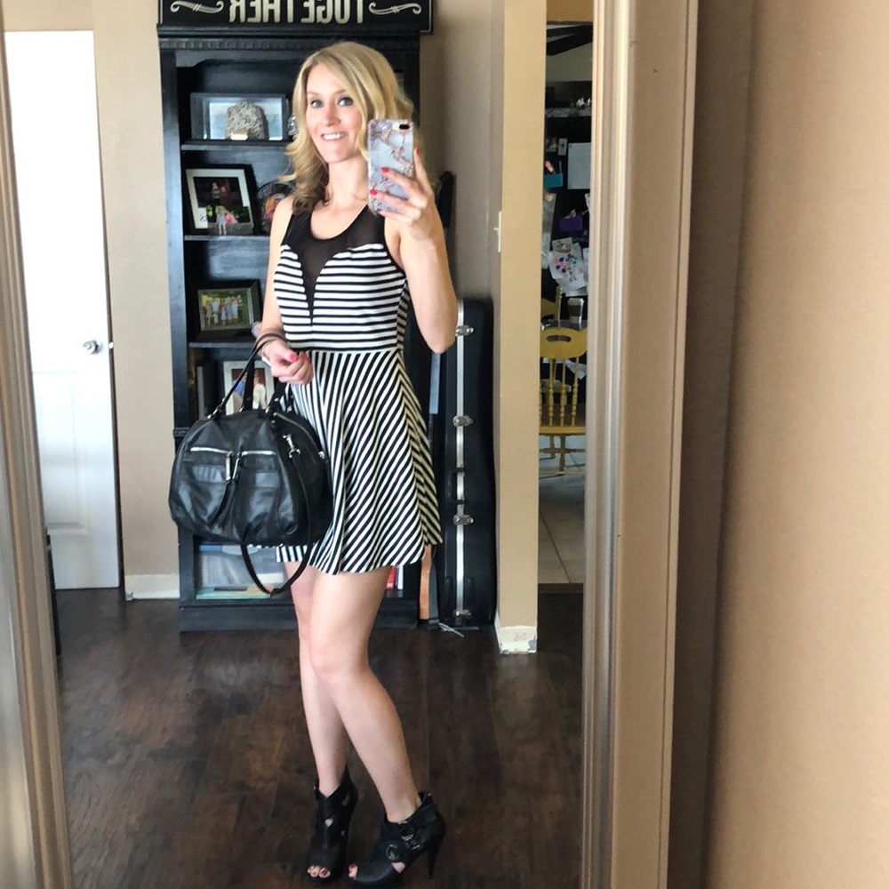 π· Black & white striped dress - Picture 7 of 8